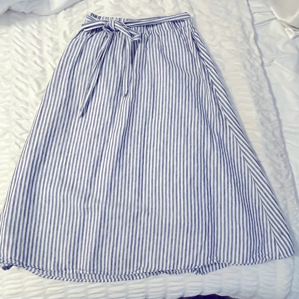 Talbots coastal blue and white midi-length skirt. Size Petite/Small.
